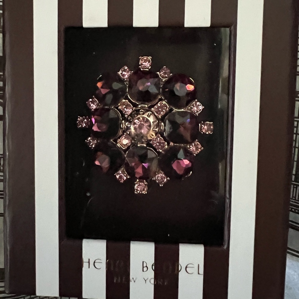 New Henri Bendel pin NEW in box NEVER OPENED